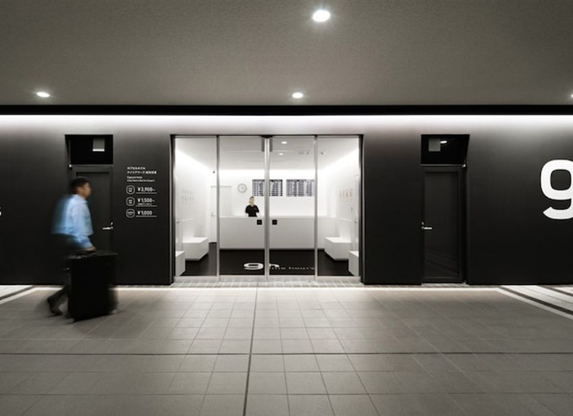 Hotel entrance Photo